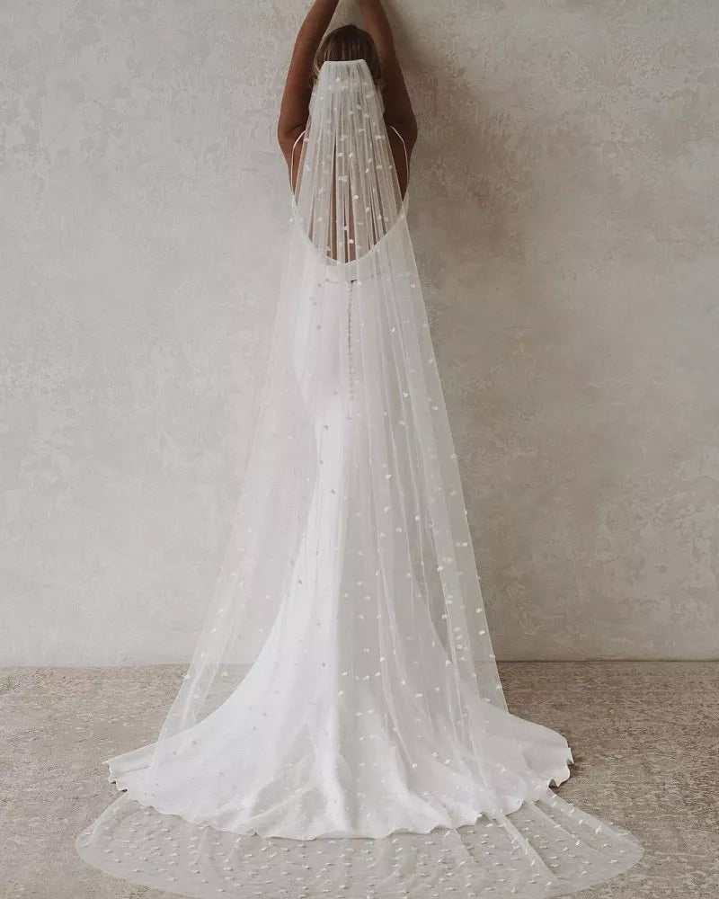 Sexy Mermaid Wedding Dress V-Neck Open Back Boho Wedding Gown Simple Plain Long Train Buttons Beach Bridal Dress Robe De Mariee Lomwn